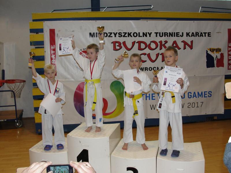 Grad  medali  redzkich karatekw