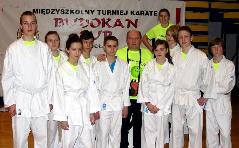 Kumulacja  Aktywnoci -  3 medale kostomockich  karatekw 