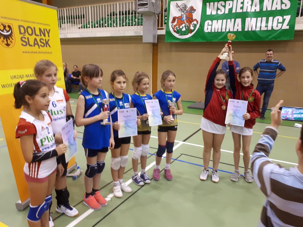 Zoty medal dla zawodniczek Volley Mikinia 