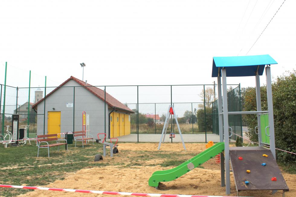 Nowe place zabaw w gminie Udanin
