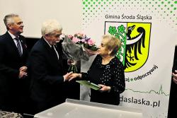  - Jadwiga Jac z medalem „Zasłużony dla Gminy Środa Śląska”