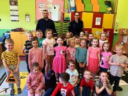 Środa Śląska - Udana wizyta policjantów w przedszkolu